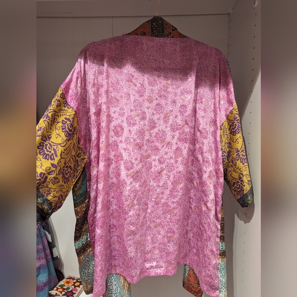 Loose colorful top - Picture 3 of 4